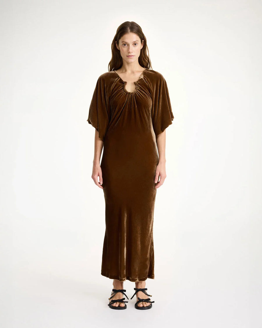 by malene birger Rosae Dress bison brown on figure front