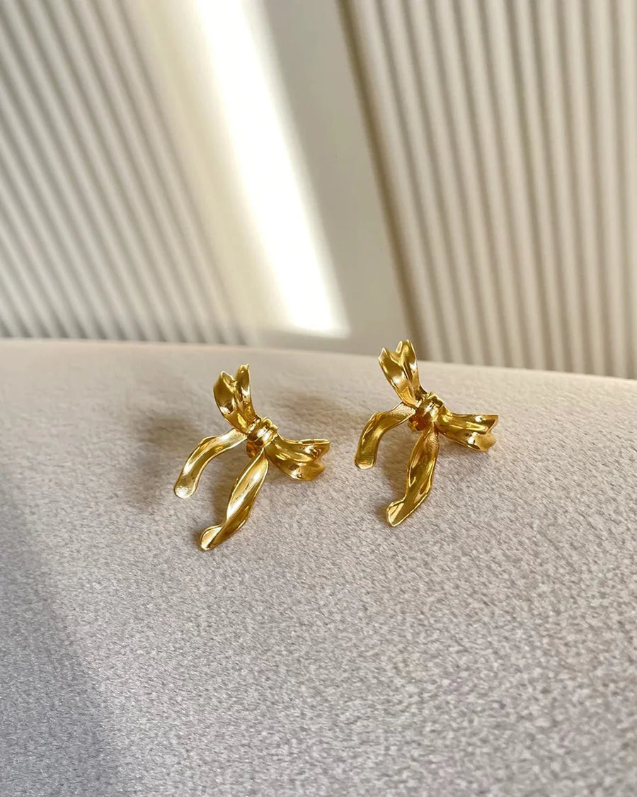  Hannan Ribbon Bow Studs Gold