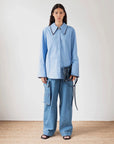 REJINA PYO Parker Shirt Organic Cotton Blue On figure front