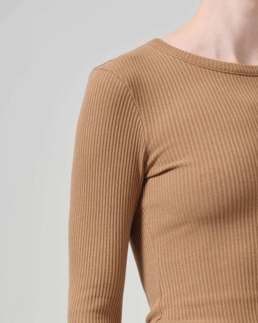 citizens of humanity bina crewneck caramel on figure front detail