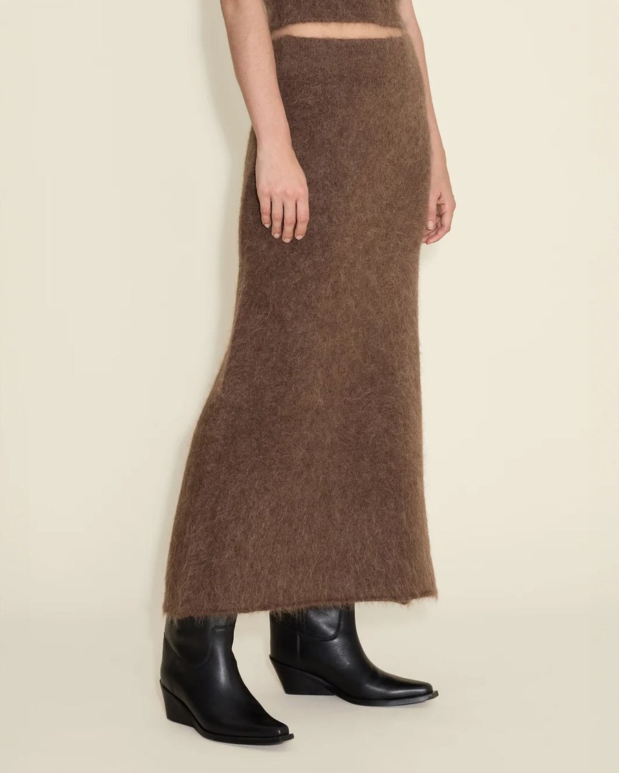 holzweiler Fure Fluffy Skirt dark brown on figure side