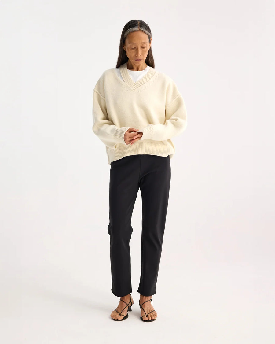 rohe Deconstructed Cashmere Knitted V-Neck off white on figure front