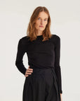 rohe Soft Wool Jersey Long Sleeve black on figure front