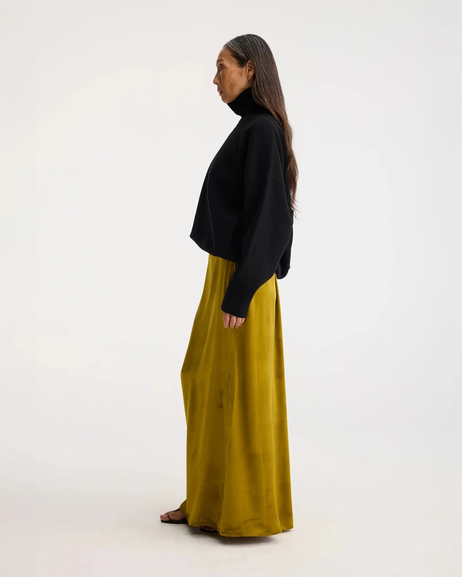 rohe long velvet skirt gold on figure side