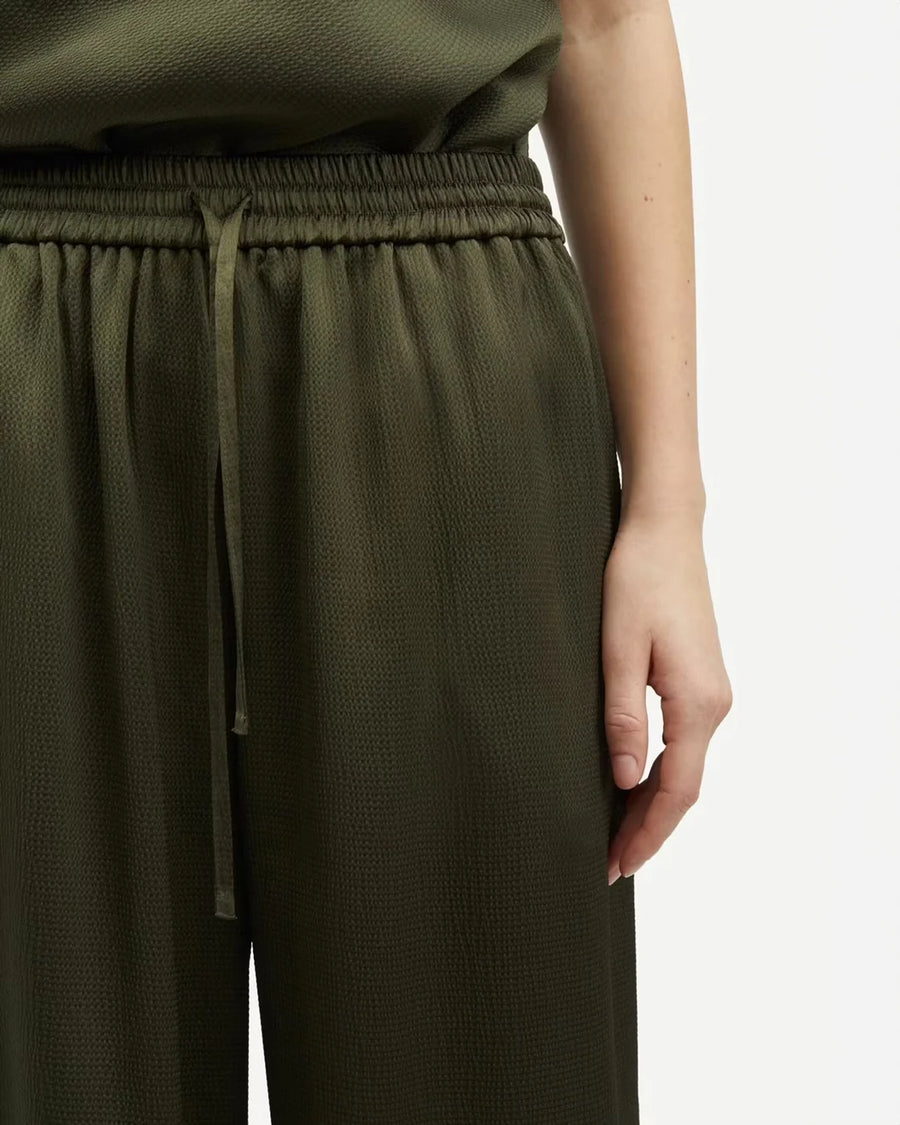 samsoe samsoe Sahelena Trousers forest night green on figure front detail