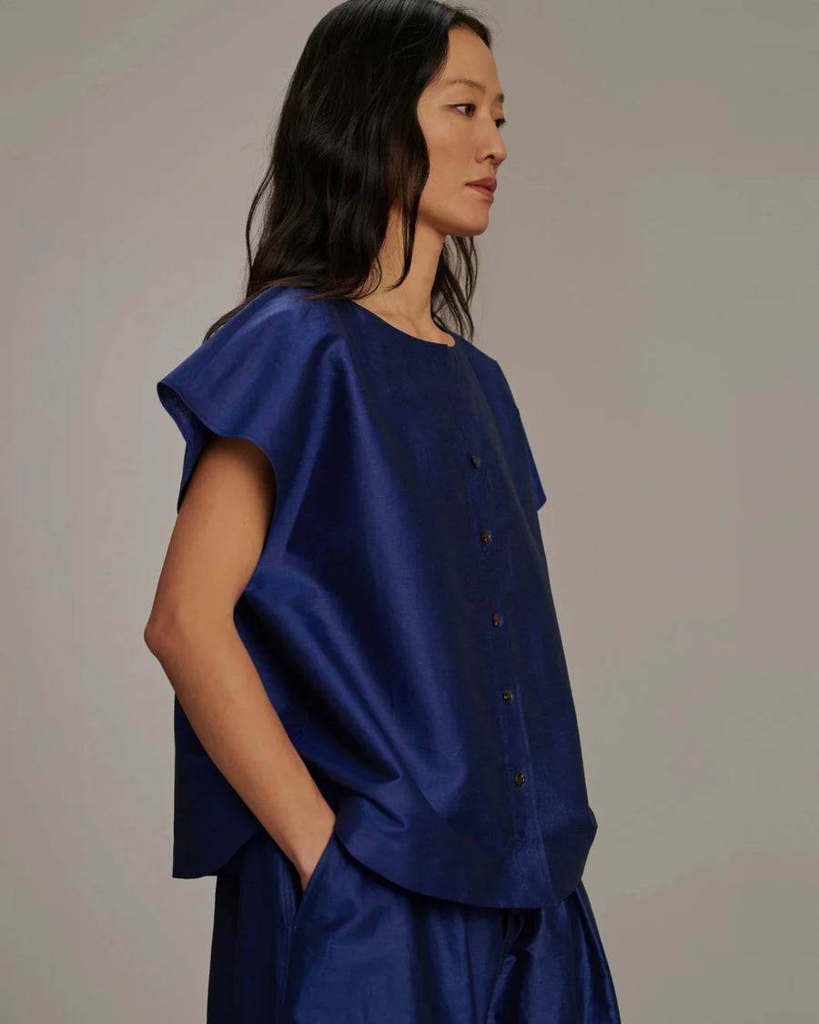 soeur Colombie blouse blue on figure side