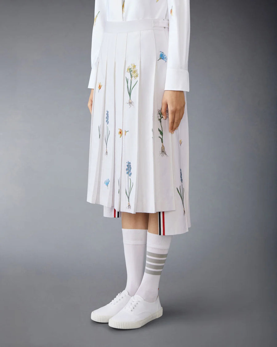 thom browne CLASSIC COTTON LINEN BOTANICAL FLOWER PLEATED SKIRT on figure side