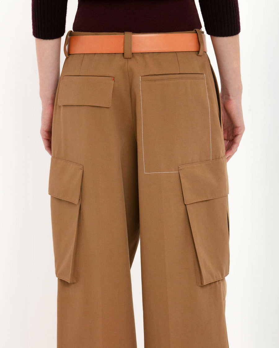 victoria beckham Relaxed Cargo Trouser tobacco brown on figure back detail